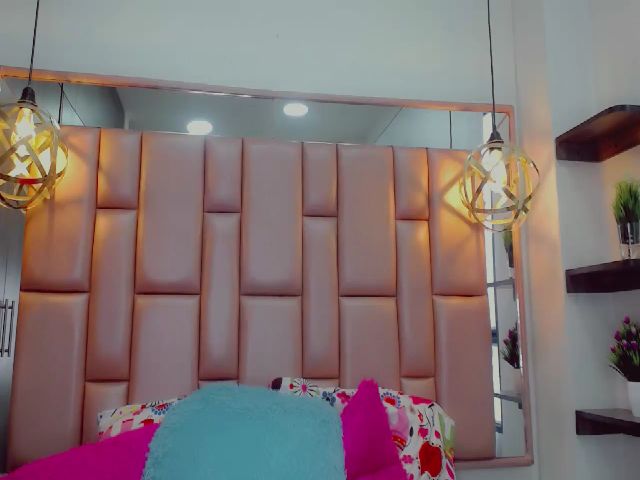 Live sex webcam photo for mariajose_19 #269158292