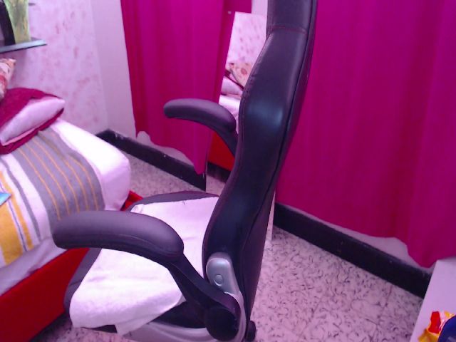 Live sex webcam photo for Alejandra_06 #269160395