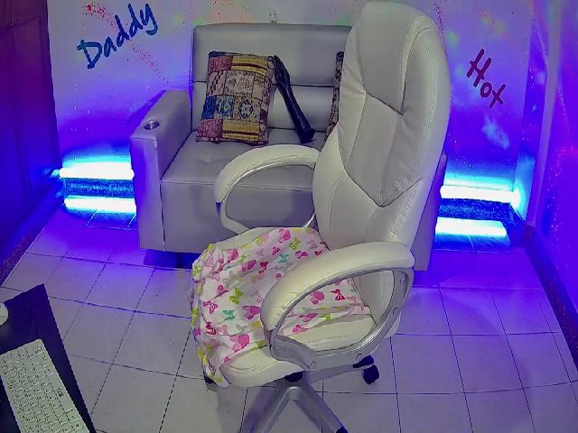 Live sex webcam photo for Cute_slavehot #269154858