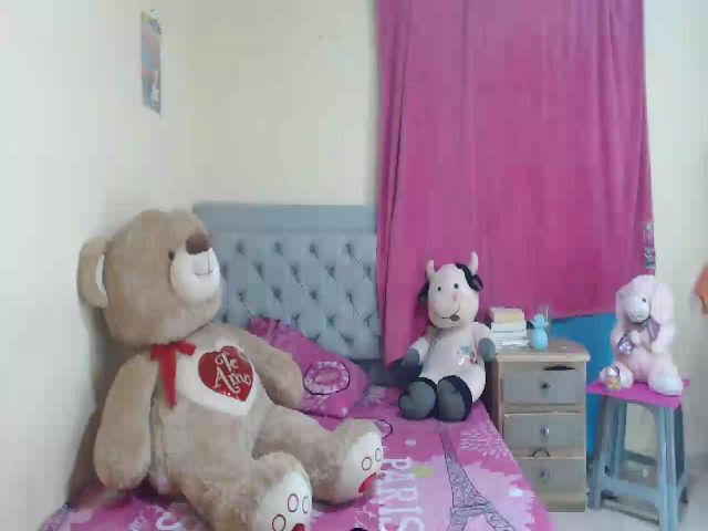 Live sex webcam photo for Lalu95 #269152246