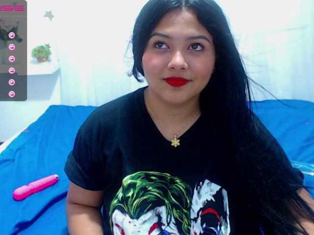 Live sex webcam photo for Charlotte-Lin #269169560