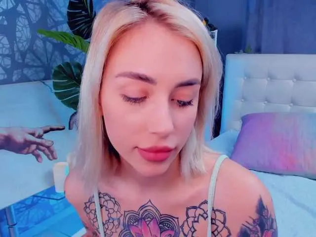 Live sex webcam photo for KaprinaGirrs #269169191