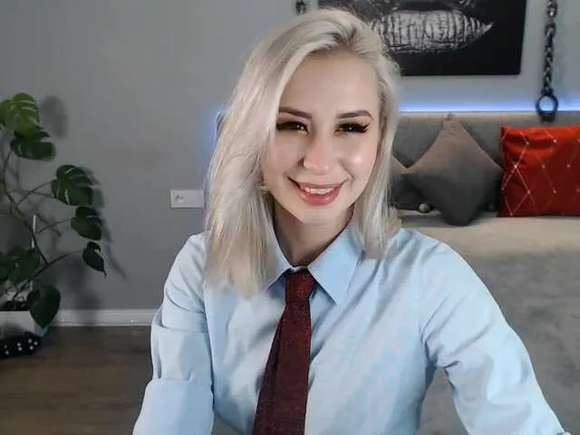 Live sex webcam photo for PrettyKara #269177325