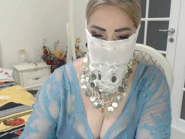Live sex webcam photo for mirage40 #269177552