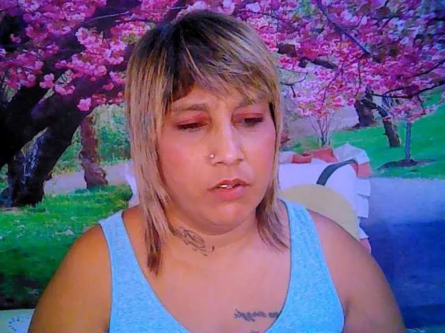 Live sex webcam photo for indianroxy #287933277