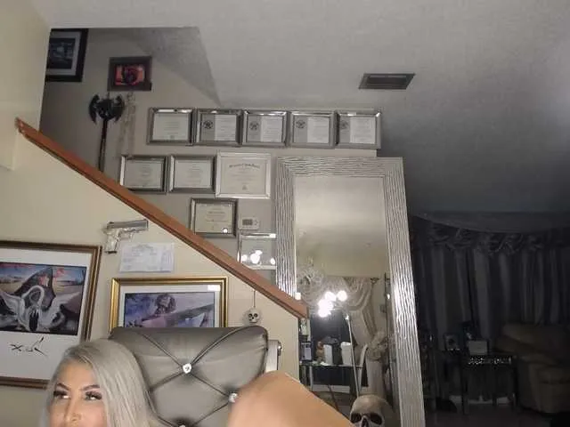 Live sex webcam photo for adrianna_fox #287953211