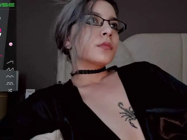 Live sex webcam photo for LilithMystic #269178527