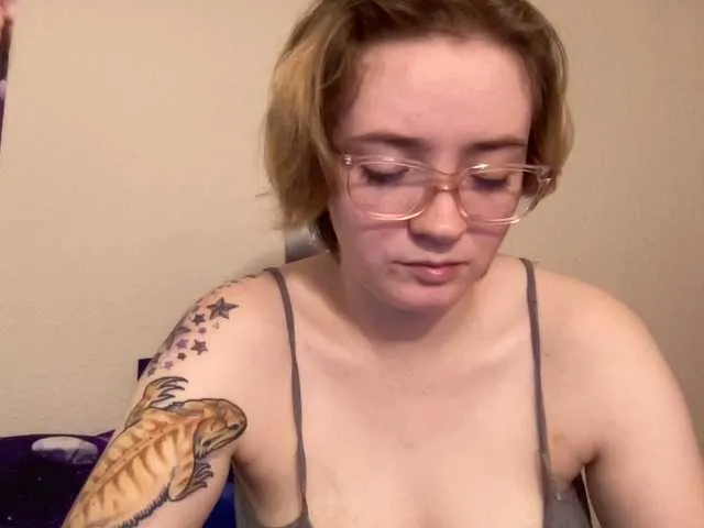 Live sex webcam photo for CandyBurger21 #269169540