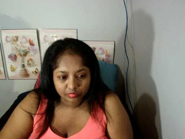 Live sex webcam photo for Indiantasha #287986192
