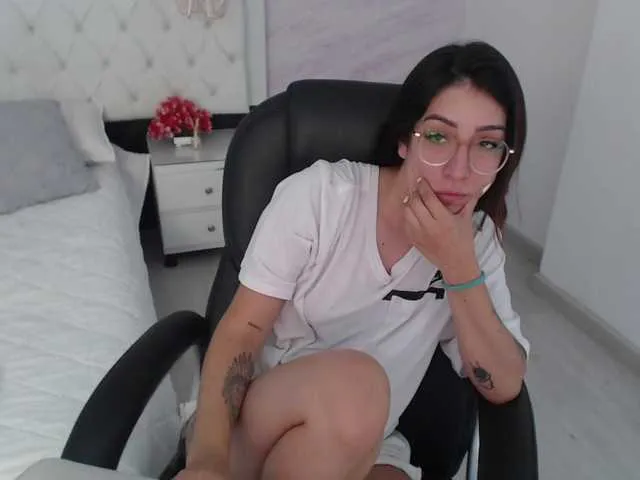 Live sex webcam photo for Karinapuerta #269169539