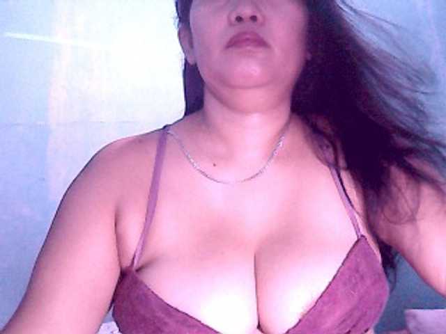 Live sex webcam photo for wildmom4u #269173114