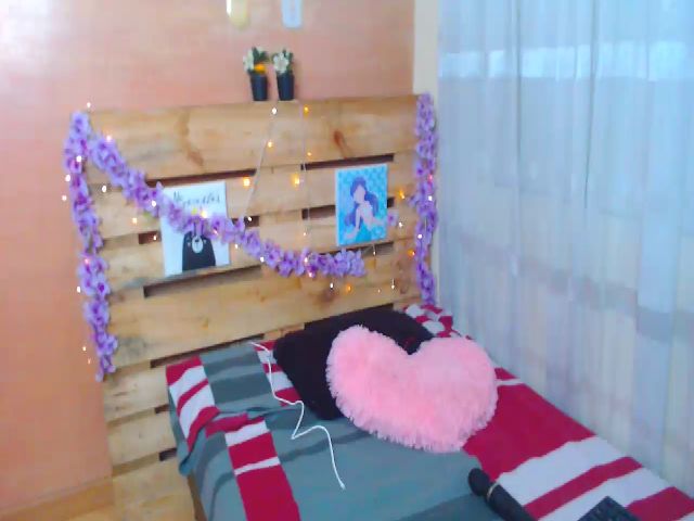 Live sex webcam photo for Violetta_kim0 #269166324