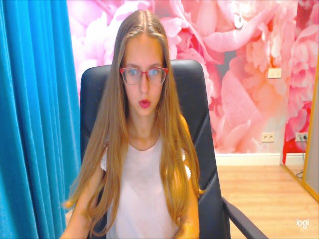 Live sex webcam photo for Alice_Adamsi #269174858