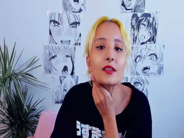 Live sex webcam photo for KarenIo #269171147