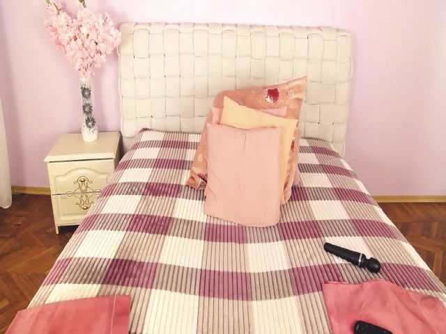 Live sex webcam photo for SpicyKiss_ #269176912