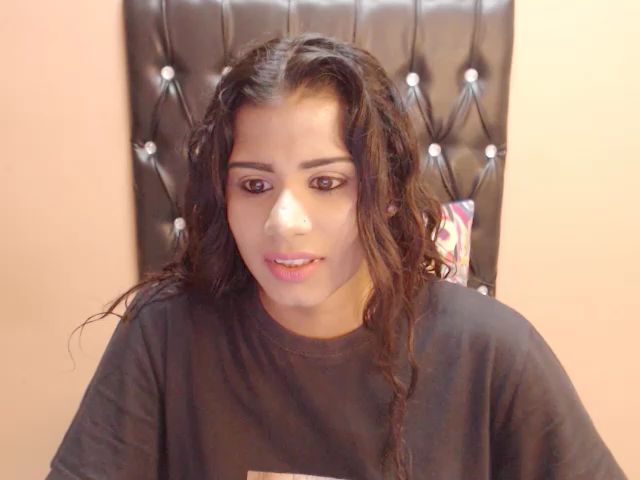 Live sex webcam photo for PARADISEQEEN #269176954