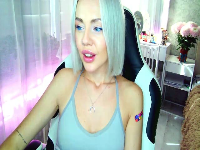 Live sex webcam photo for LisaJun #269173102