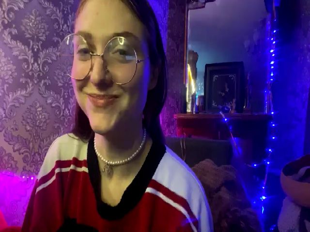 Live sex webcam photo for MadFrau #269175620