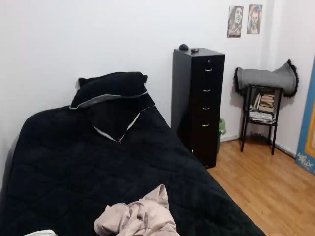 Live sex webcam photo for Hot_skinny_ #269179498