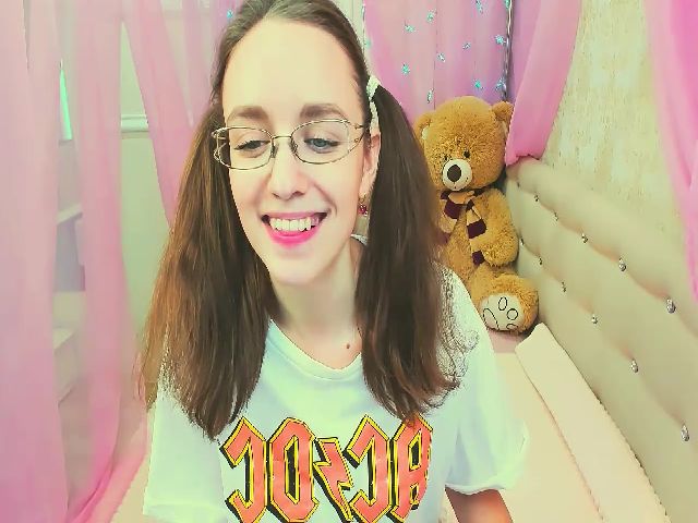 Live sex webcam photo for LIL_MAYA #269168112
