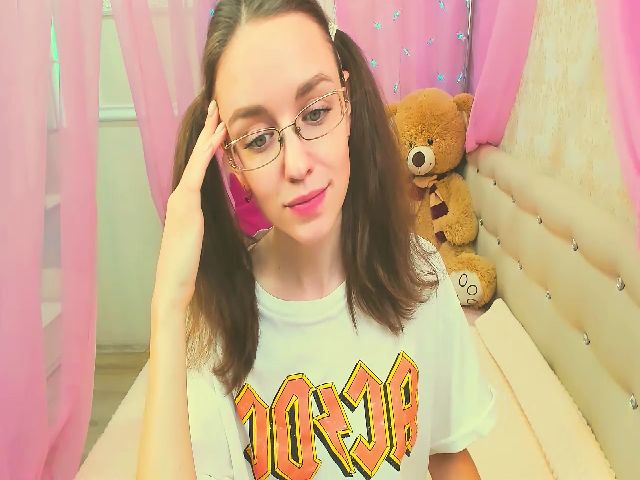 Live sex webcam photo for LIL_MAYA #269168296