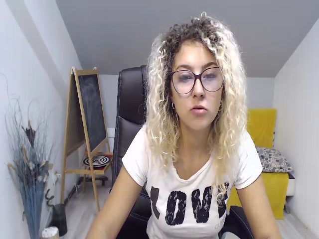 Live sex webcam photo for CurlyBella #269167494