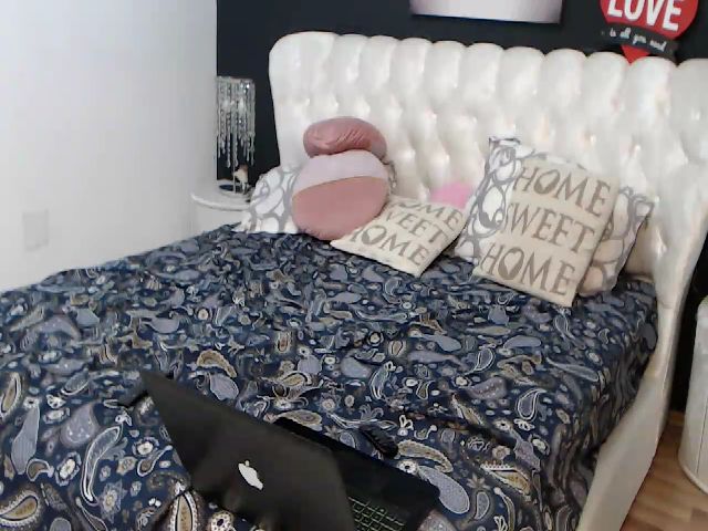 Live sex webcam photo for BlondeeFairy #269176820