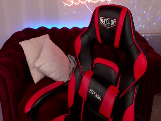 Live sex webcam photo for LittlleAngela #269174474