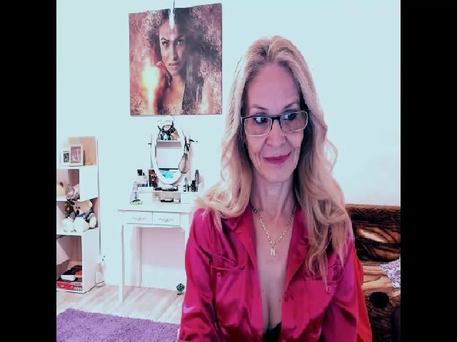 Live sex webcam photo for AngelKaty69 #269179604