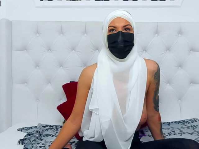 Live sex webcam photo for RanyaMuslim #269177754