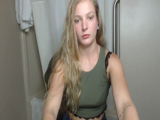 Live sex webcam photo for Scarlettfire1 #269170160