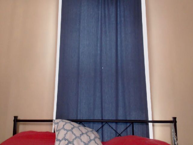 Live sex webcam photo for CashmereRox #269176753