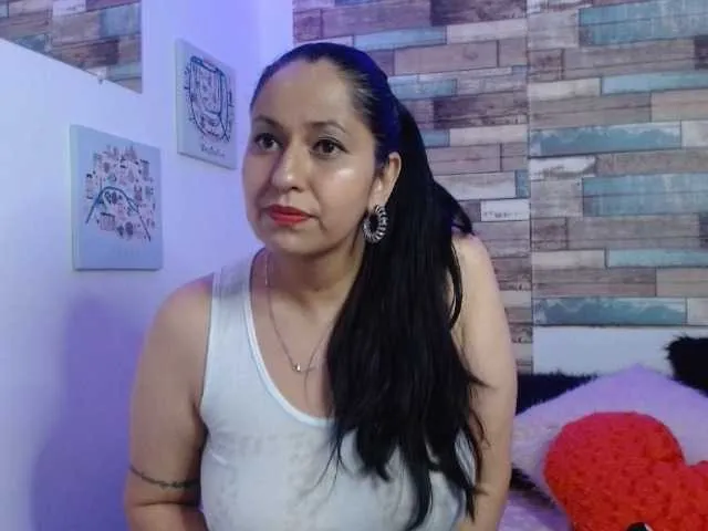 Live sex webcam photo for milenacambc #269178306