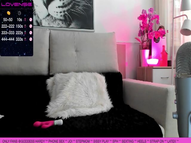 Live sex webcam photo for GoddessHardy #269171838