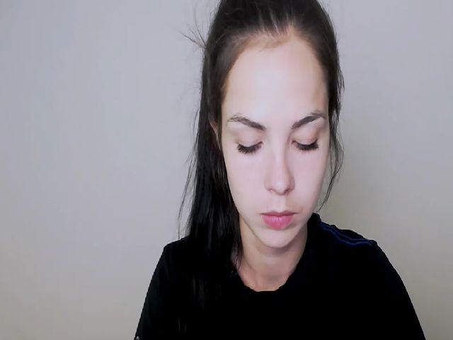 Live sex webcam photo for KatieCute_ #269175400