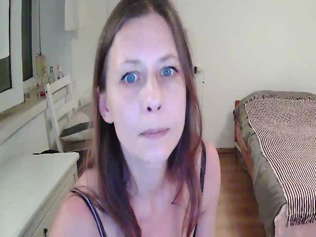 Live sex webcam photo for KatieAngel69 #269176746