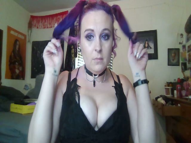 Live sex webcam photo for Weetziebabe #269176702