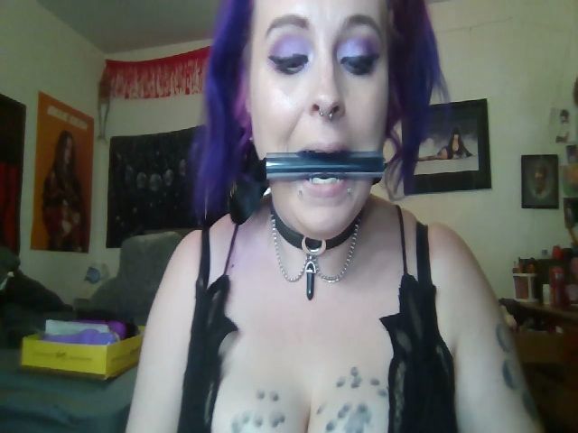 Live sex webcam photo for Weetziebabe #269176898