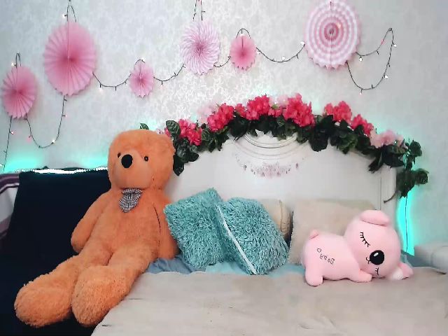 Live sex webcam photo for LilliMoore_ #269176365