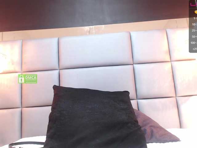 Live sex webcam photo for NicolleG-18 #269177086