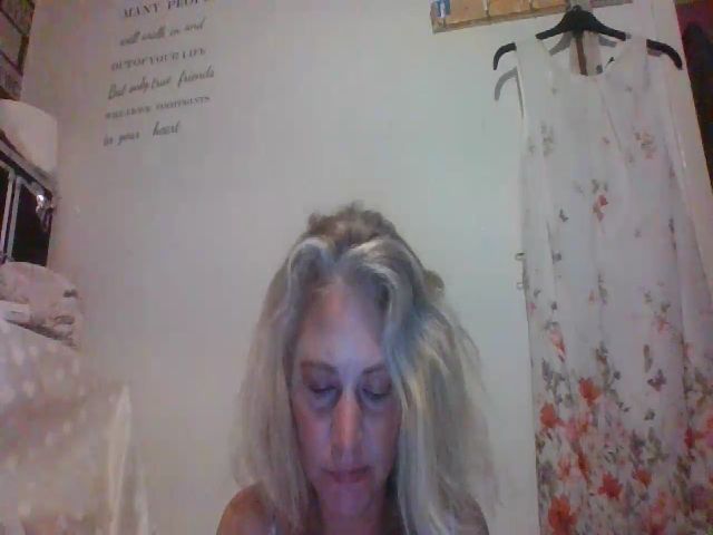 Live sex webcam photo for XxMommaKxX #269180414