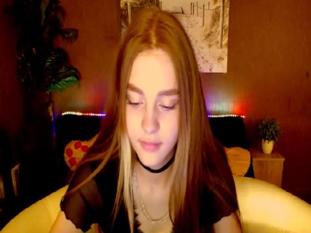 Live sex webcam photo for AngelinaW_ #269170023