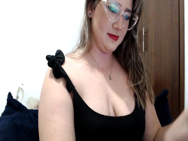 Live sex webcam photo for LeaKingHot #269167636