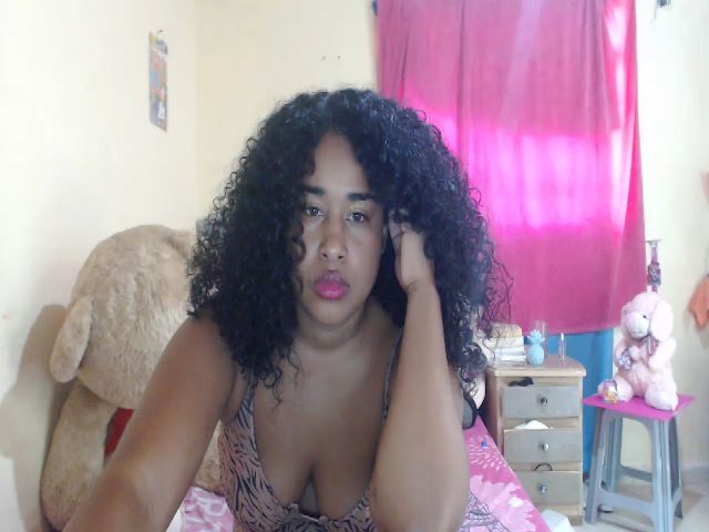 Live sex webcam photo for Lalu95 #269179666
