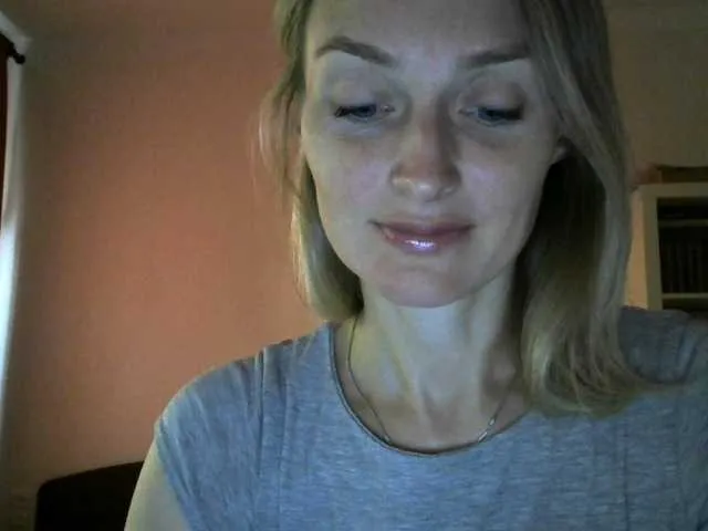 Live sex webcam photo for JulieFresia #269172935