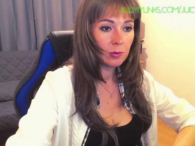 Live sex webcam photo for Juicy-valley #269173251
