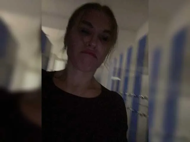 Live sex webcam photo for Lisa1225 #269198035