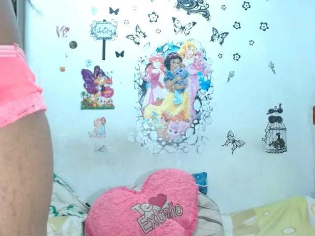 Live sex webcam photo for AndreaTuve #269183853