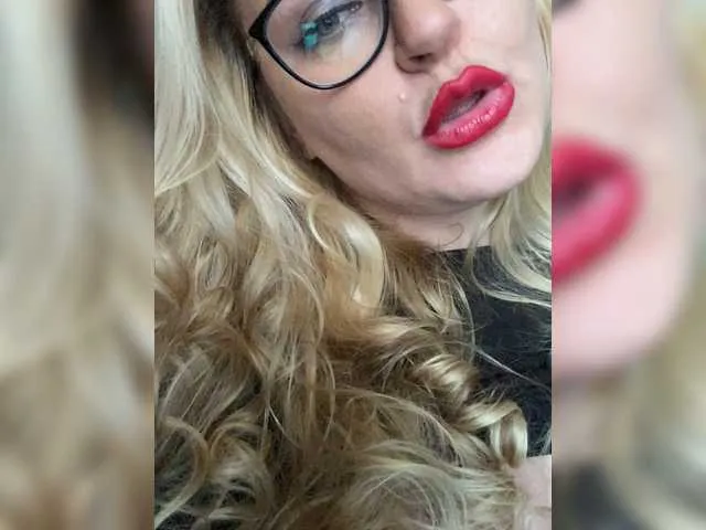 Live sex webcam photo for WifeyNusha #269192636