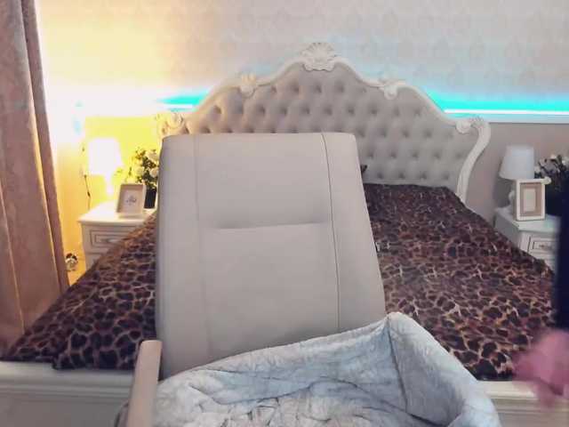 Live sex webcam photo for MillaDoll #269198261